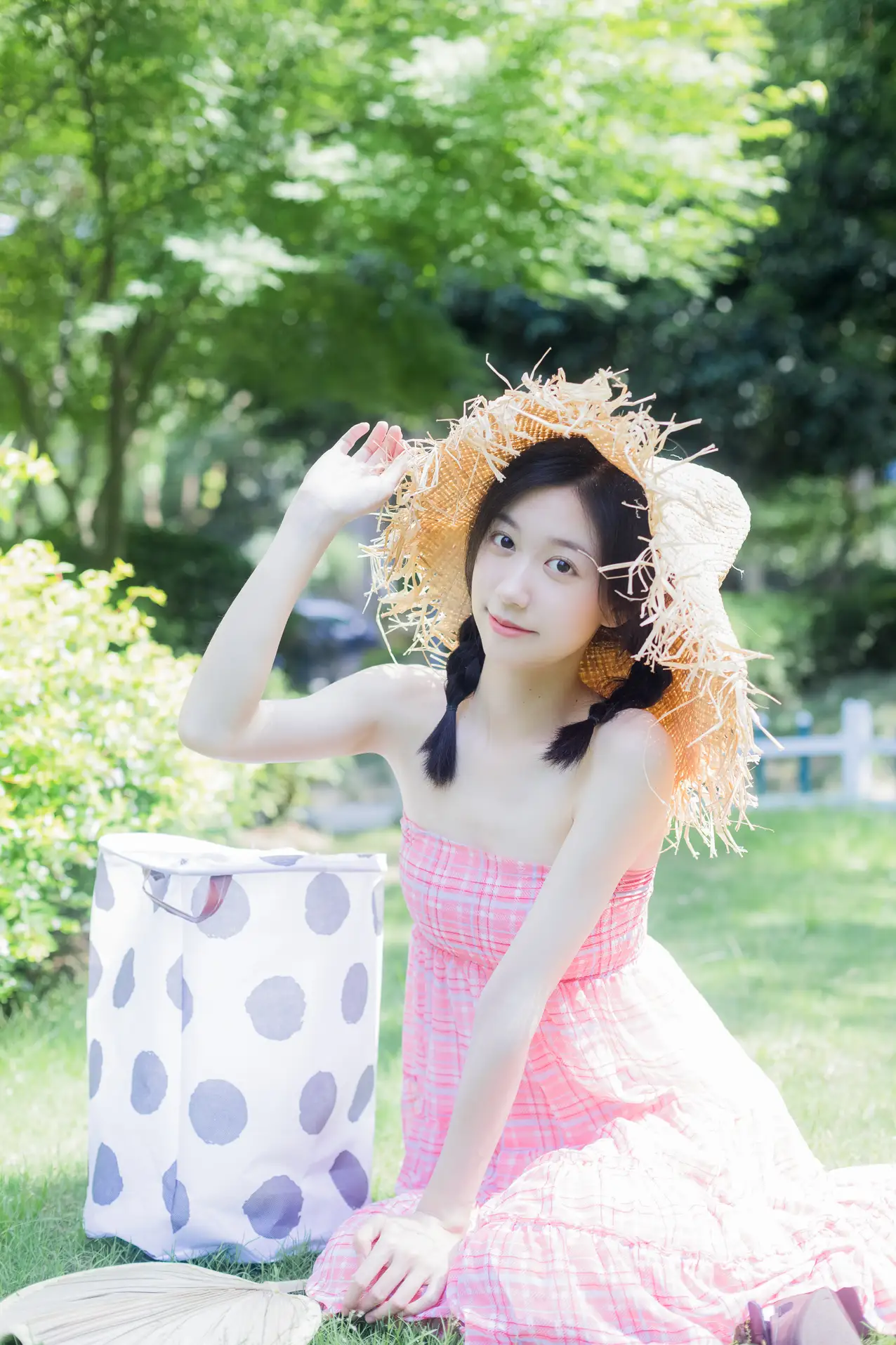 [YITUYU] 2022.07.19 Vol.1520 – The weather is sunny today Cat Feeding Girl Cat Girl-#[42P]-9